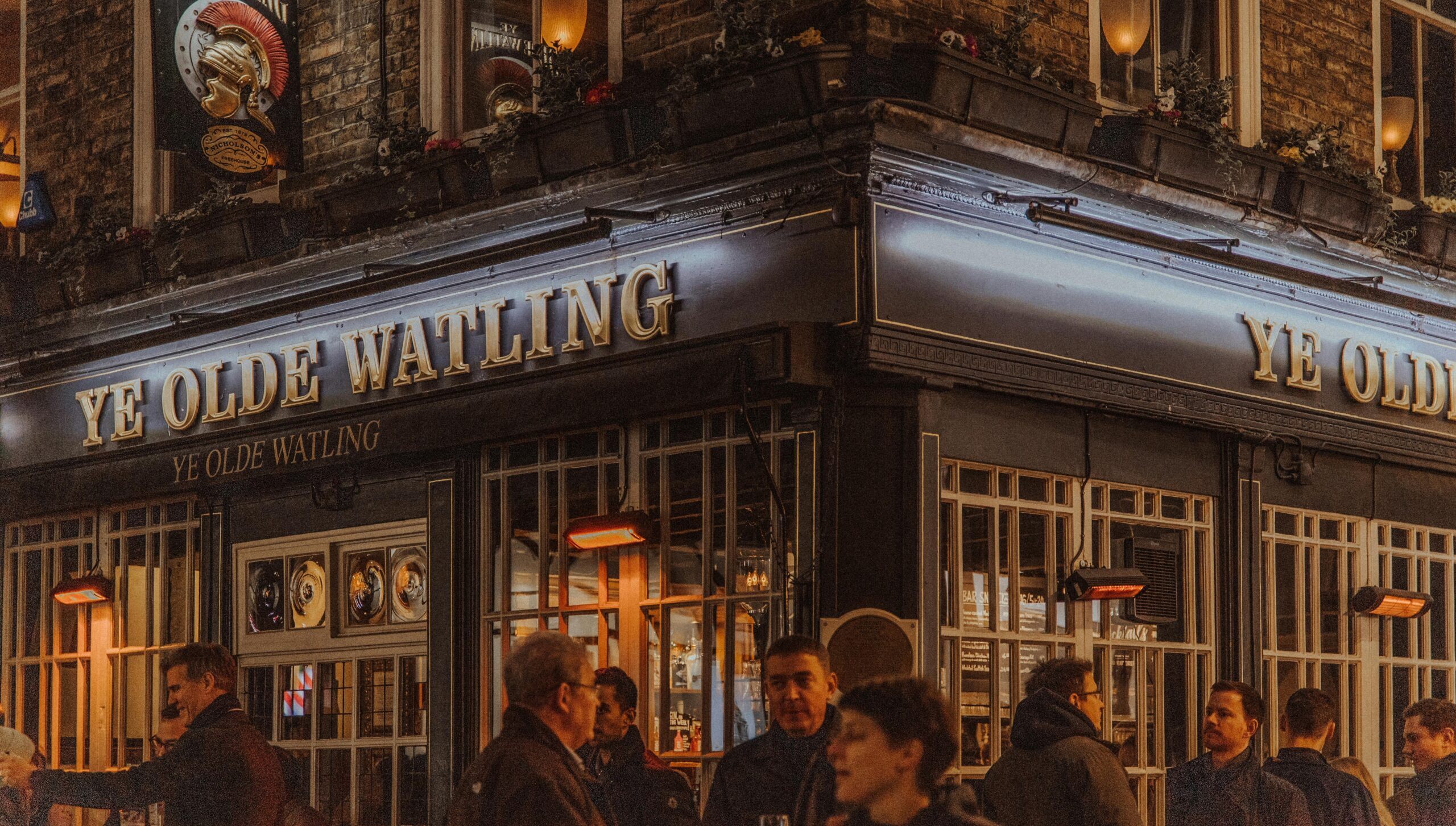 London’s Best Comedy Pubs for Budget Trav...