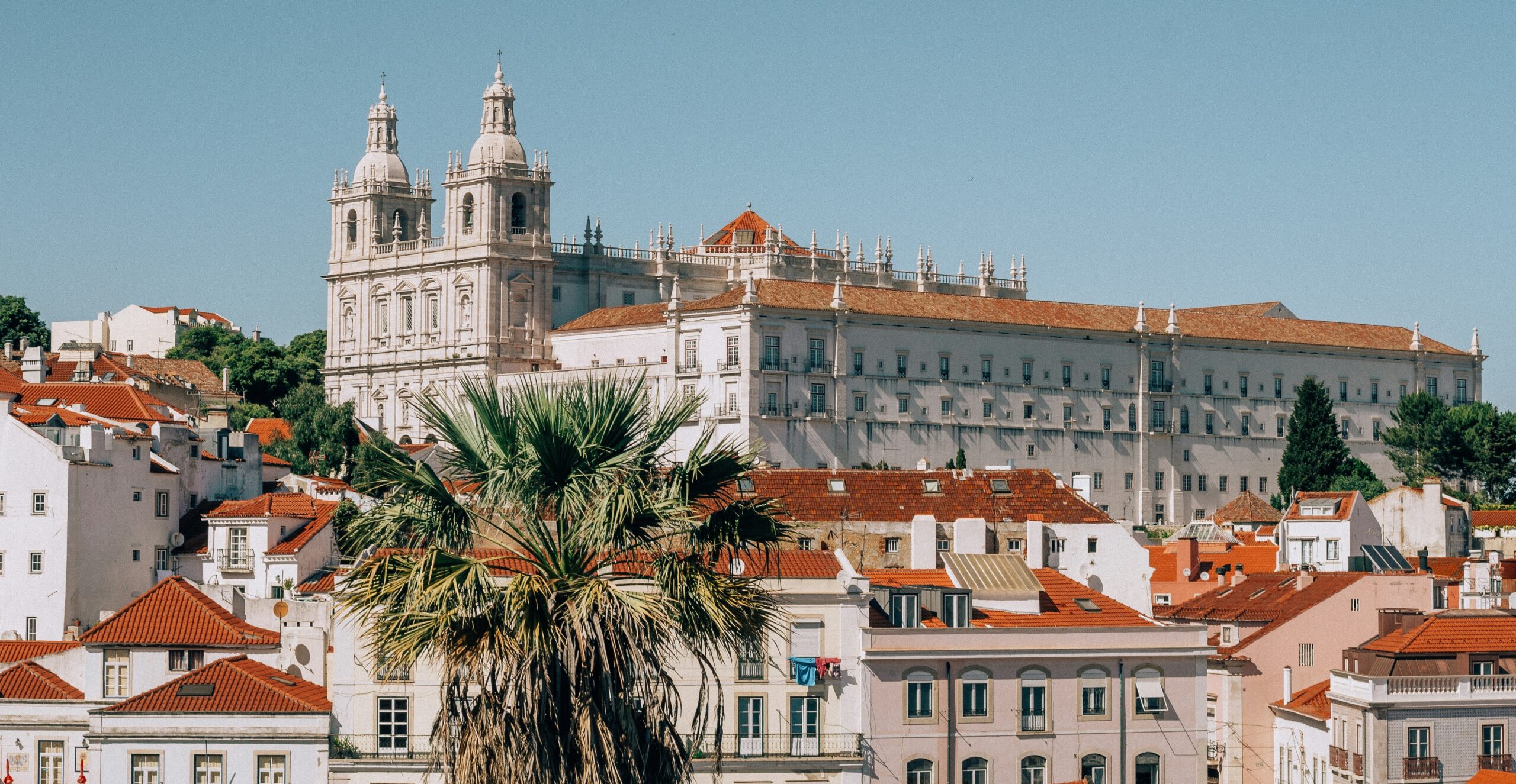 “Set-Jetting” Is Back: How Movies and TV Shows Are Shaping Where We Travel in 2026